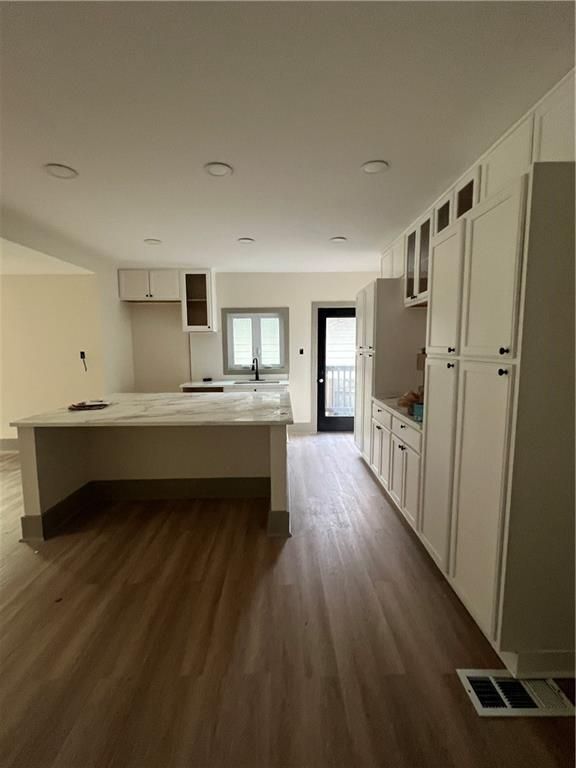 Building Photo - 717 Church St NW