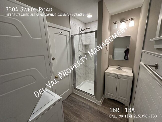Building Photo - Newly Renovated 1-Bedroom Rear Apartment F...