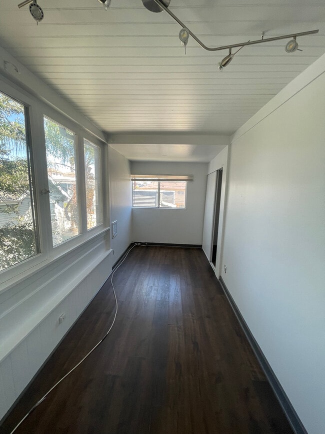 Building Photo - 2824 Menlo Ave