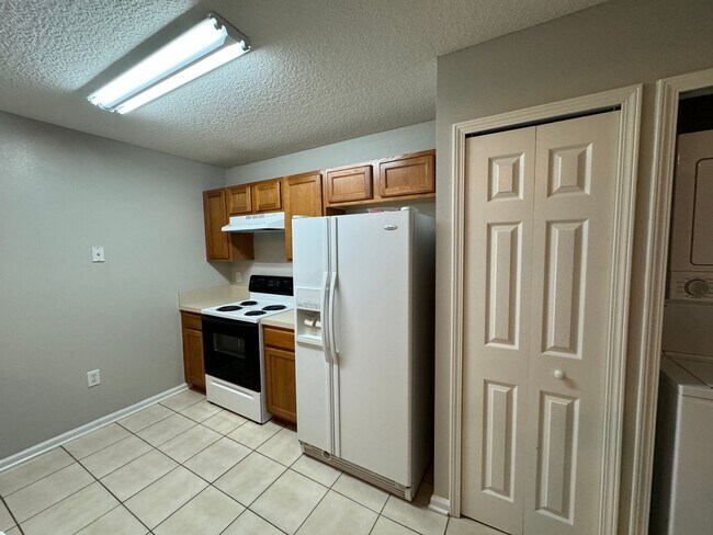 Building Photo - Move In Special! 1/2 Off 1st Months Rent
