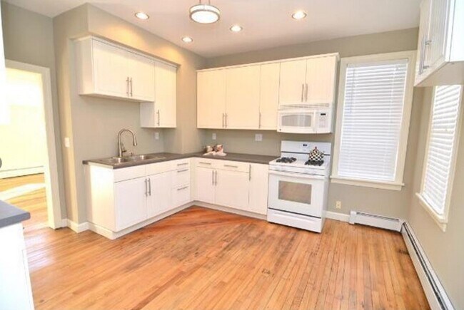 Building Photo - 237 W Forbes Ave