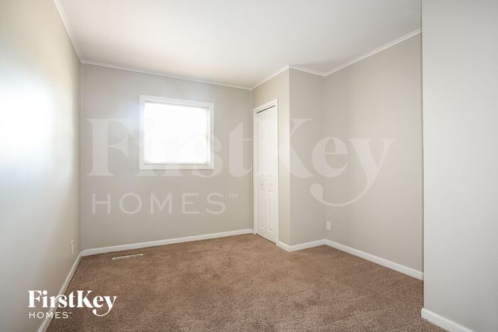 Building Photo - 811 Salem Ln