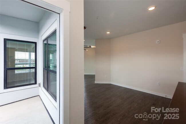 Building Photo - 3630 N Davidson St
