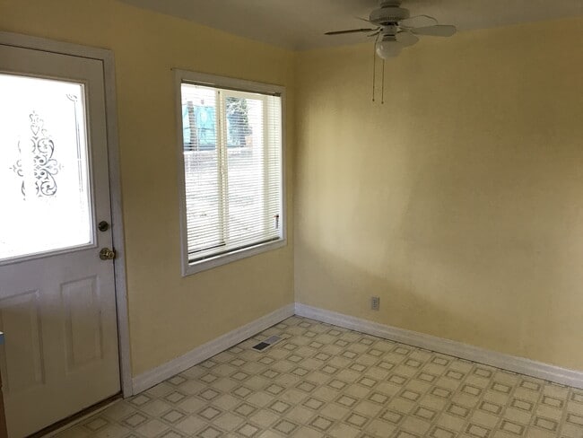 Building Photo - 360 Bradley Dr SE