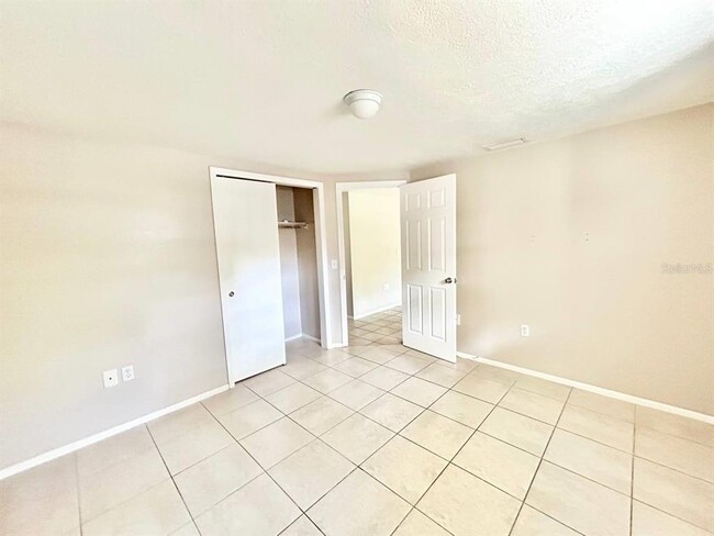 Building Photo - 5805 Delaware Ave