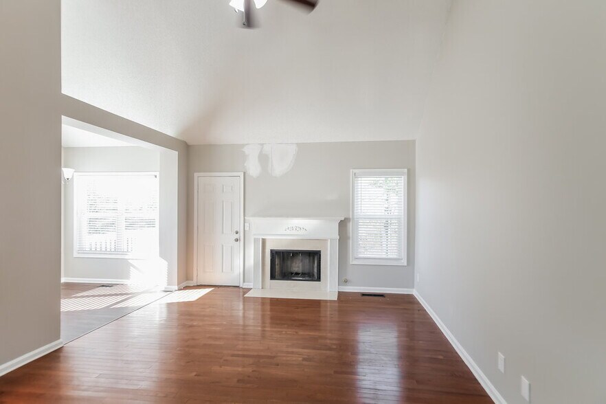 Building Photo - 55 Richmond Dr