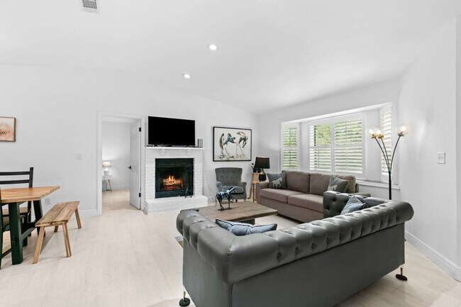 Building Photo - 1844 NW 42nd Ave