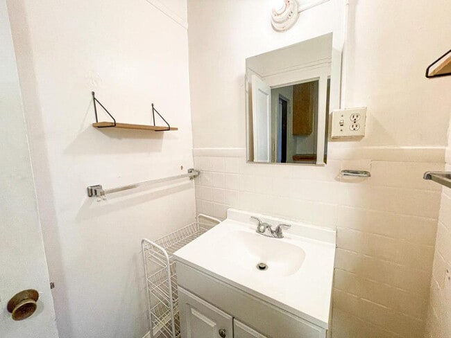 Building Photo - 207 Kelvin Pl