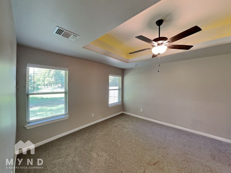 Building Photo - 640 E Barajas Terrace