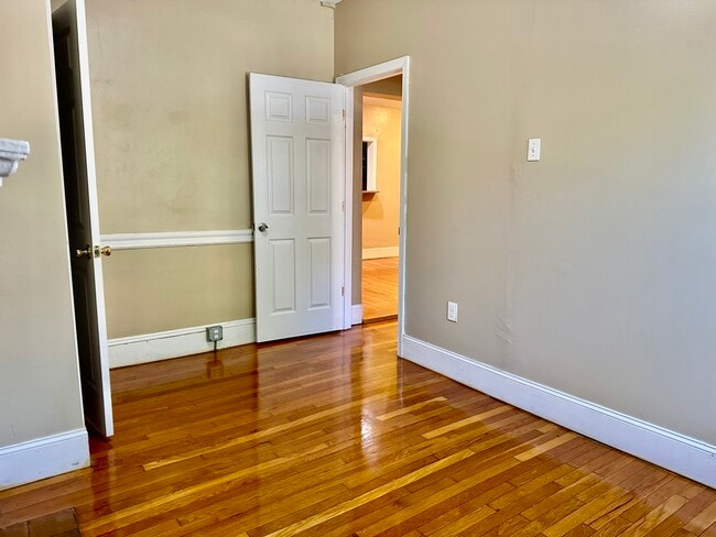 Building Photo - 74 Egmont St