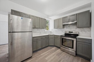 Building Photo - 2 Bed 3 Full Bath House North Philly