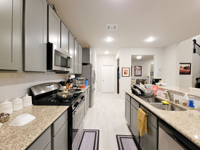 Building Photo - This stunning 2-year-old house with 4 beds, 3 baths, and an attached 2-car garage, it offers ampl...