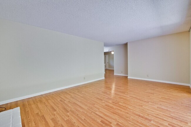 Building Photo - 1341-1343 Kingfisher Way