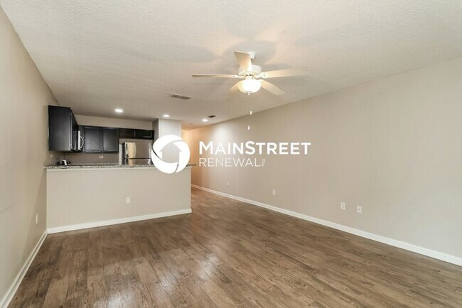 Building Photo - 3 Bedroom Pet-Friendly Home in Jacksonville, FL with Main Street Renewal
