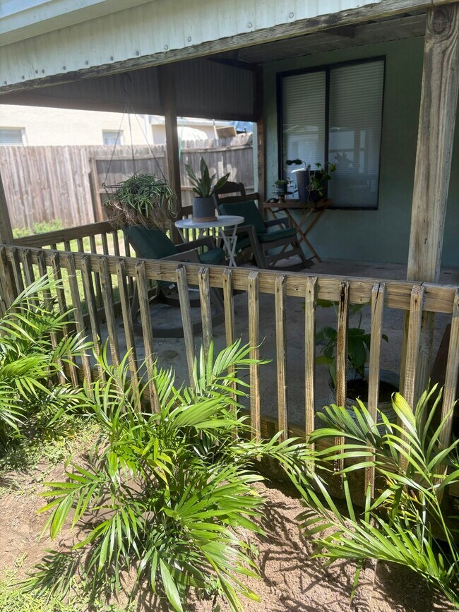 Building Photo - 1310 Altamont Ave NE