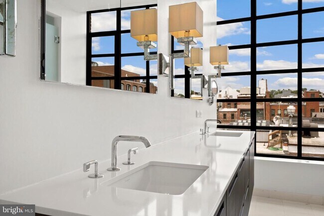 Building Photo - 1055 Wisconsin Ave NW