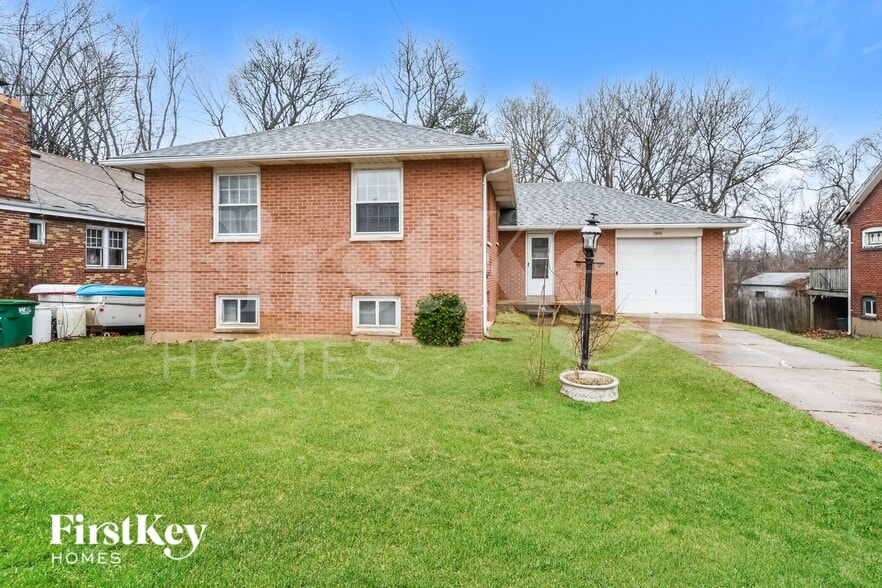 Building Photo - 9846 Rivermont Dr