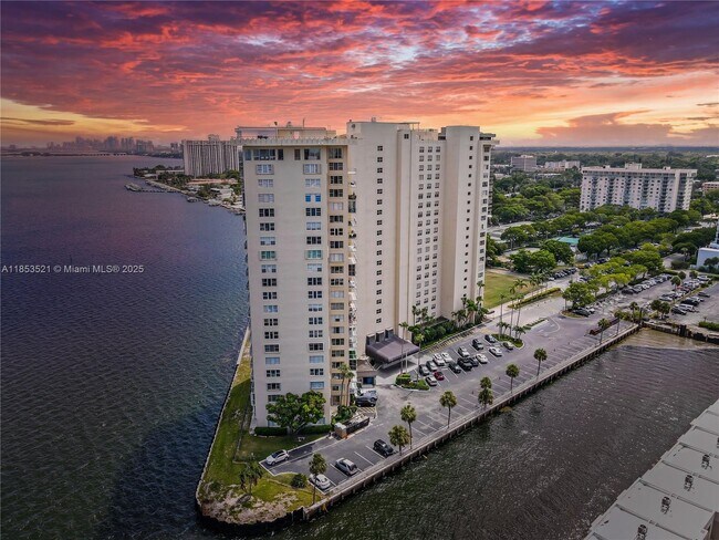 Building Photo - 11111 Biscayne Blvd