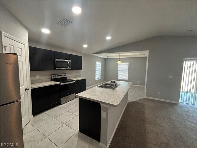 Building Photo - 3921 NE 15th Pl