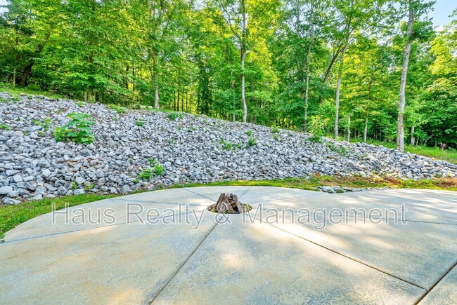 Building Photo - 6466 Hwy 48 N