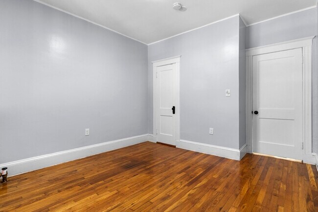 Building Photo - 570 Harvard St