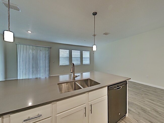 Building Photo - 9372 Tecumseh Dr