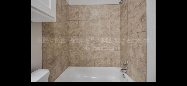 Building Photo - 1009 SW 91st St