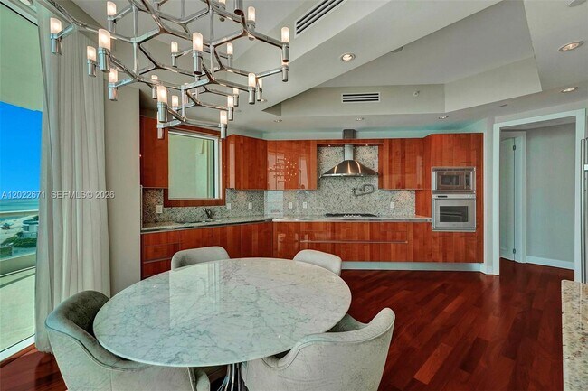 Building Photo - 16051 Collins Ave