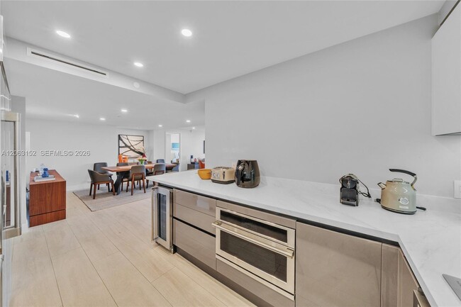 Building Photo - 4201 N Ocean Blvd