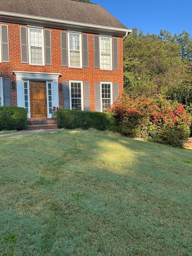 Building Photo - Beautiful East Side Home