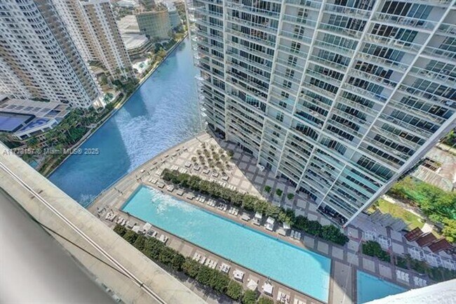 Building Photo - 475 Brickell Ave