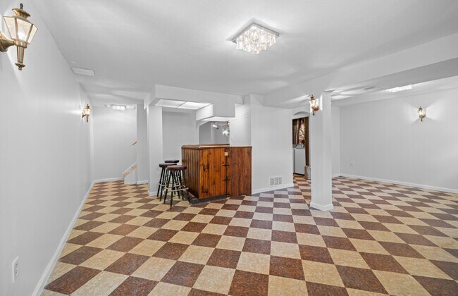 Building Photo - Discover Your Dream Home: Modern Comfort M...