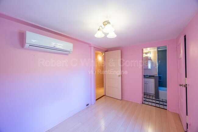 Building Photo - 205 Jinny Hill Rd