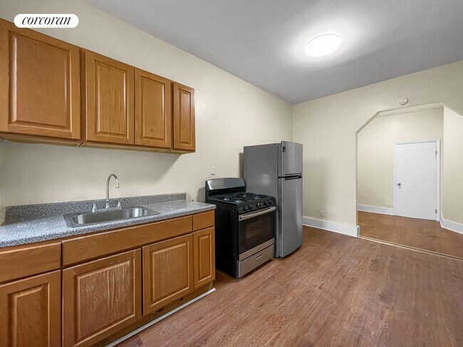Building Photo - 533 Marcy Ave