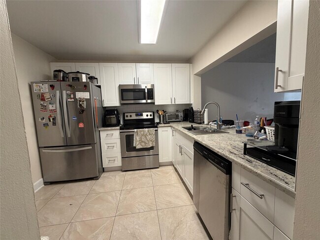 Building Photo - 7173 Orange Dr