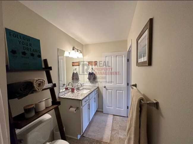 Building Photo - Check out this adorable 3 bedroom, 2.5 bath home!