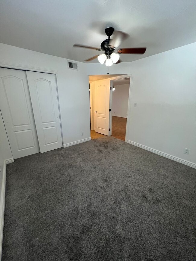 Building Photo - RENT REDUCED! Village at University Height...