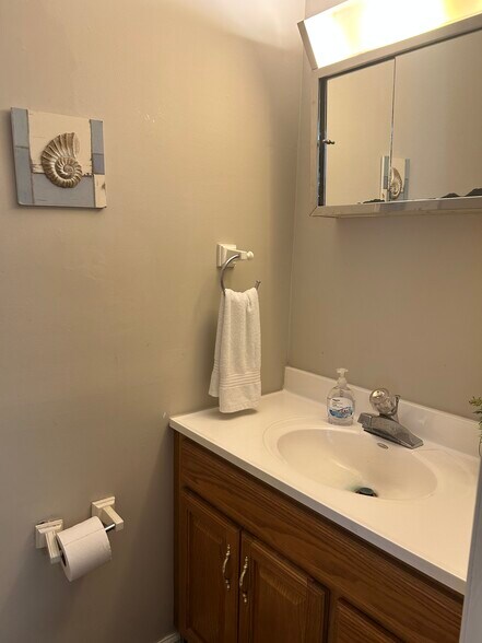 Building Photo - 415 28th Ave N