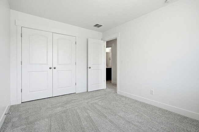 Building Photo - 1627 W Talus Rdg Dr