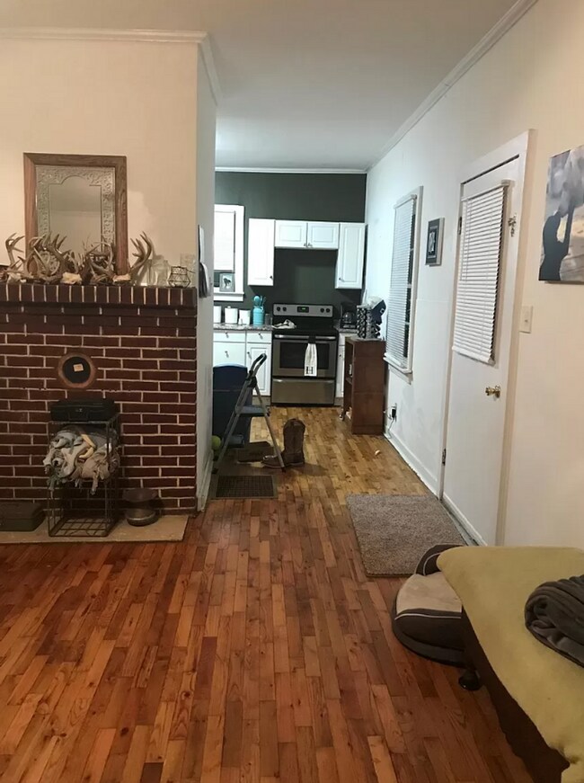 Building Photo - Adorable 3b/1b on Whitehall Road