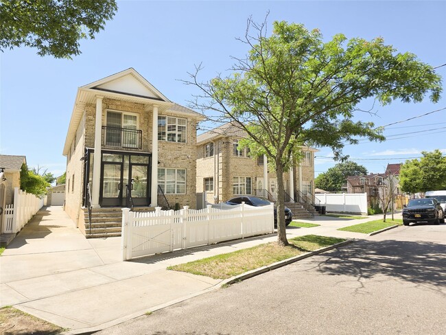 Building Photo - 16-10 150th Pl