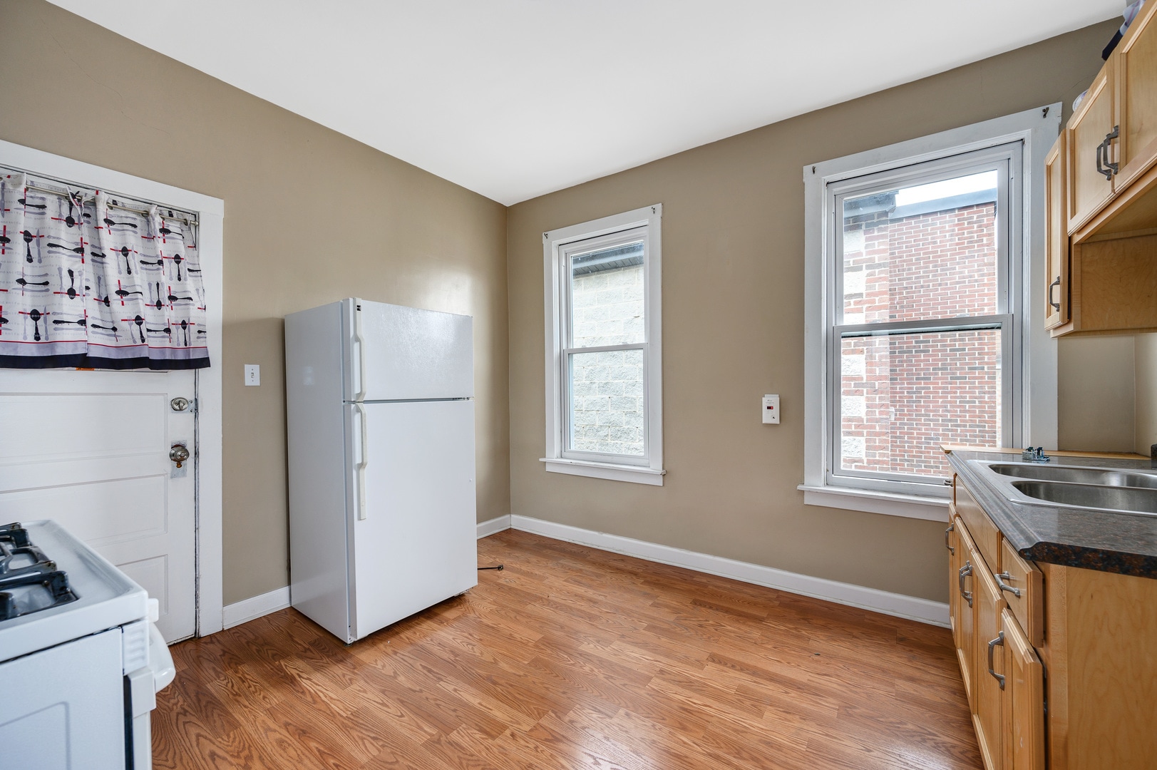 Building Photo - 1015 W 31st Pl