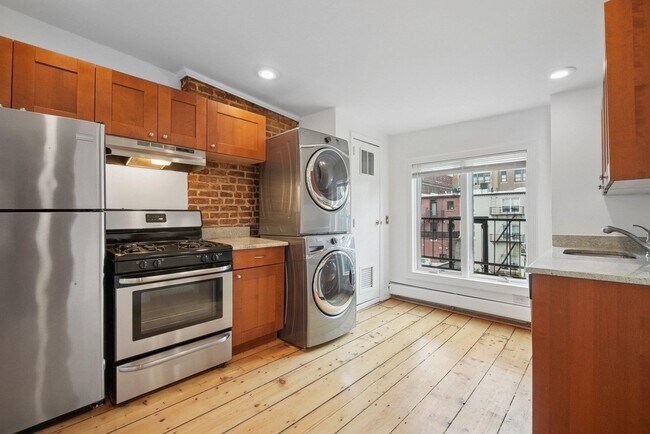 Primary Photo - 224 8th St