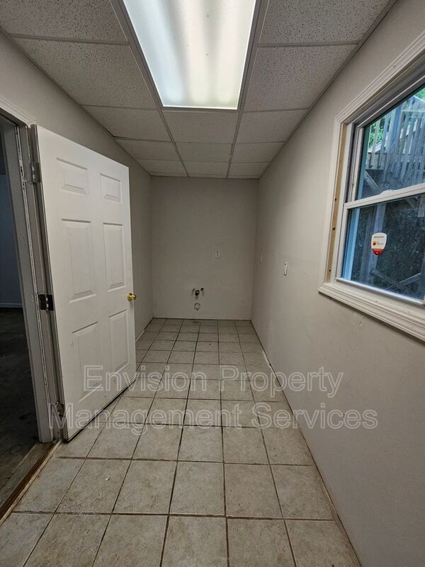 Building Photo - 10996 Knotty Pine Pl