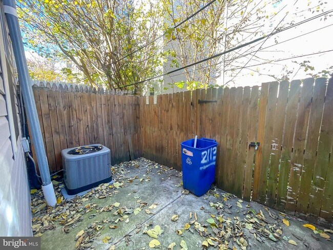 Building Photo - 2113 Mountain St