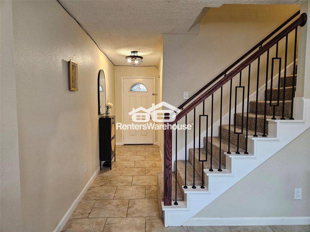 Building Photo - 1806 Saxony Ln