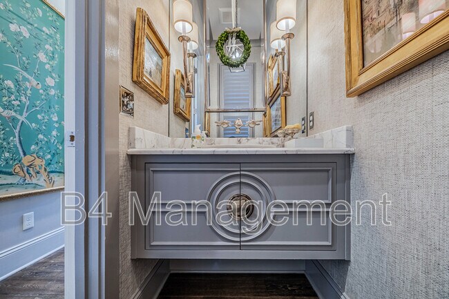 Building Photo - 103 Alester Square