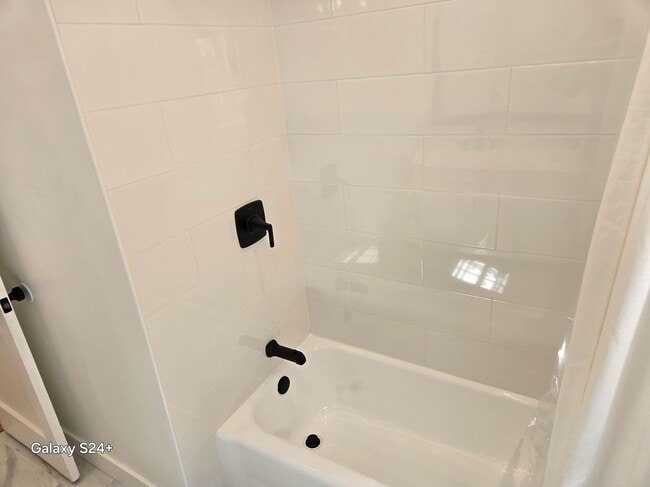 Building Photo - 1570 N Verdugo Rd