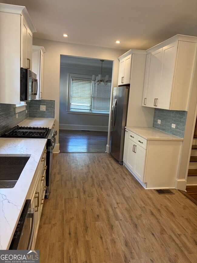 Building Photo - 888 Vedado Way NE