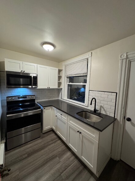 Building Photo - 5102 Spruce St